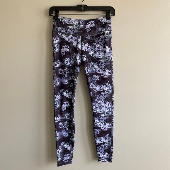 Fabletics Salar Printed Powerform Leggings Black Purple Floral XS NWT - Picture 1 of 6